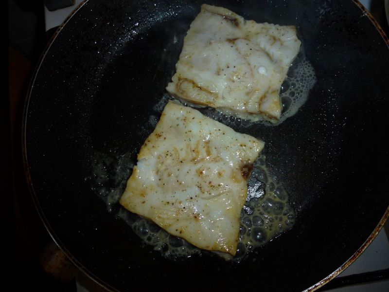 Rybie filé na zemiakových lupienkoch