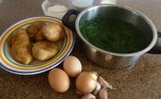 Špenátový prívarok s varenými zemiakmi