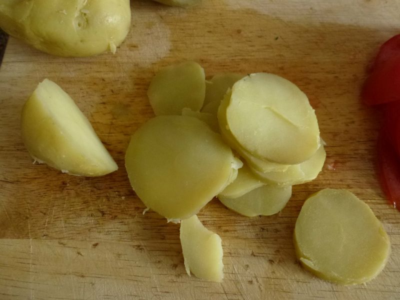 Bravčová panenka v kruste s prekladanými zemiakmi