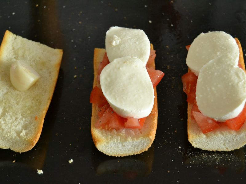 Bruschetta s mozzarellou