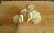 Obrátené bravčové rezne s maslovými zemiakmi