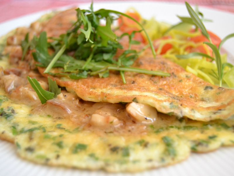 Bylinková omeleta s hubovým ragú a parmezánom
